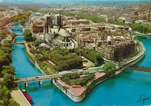 Navigation sailing vessels & boats themed postcard Paris l'Ile de la Cite cargo ship