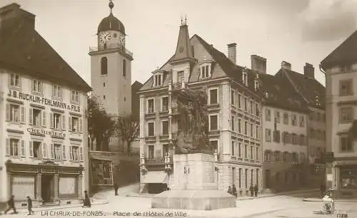 Postcard Switzerland la Chaux de Fonds place de l'Hotel de ville