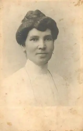 Annonymous persons souvenir photo social history portraits & scenes elegant woman coiffure
