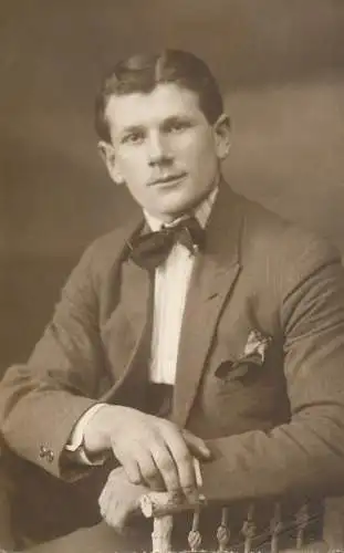 Annonymous persons souvenir photo social history portraits & scenes elegant man