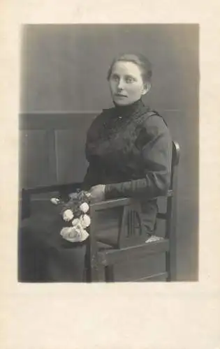 Annonymous persons souvenir photo social history portraits & scenes elegant woman flower