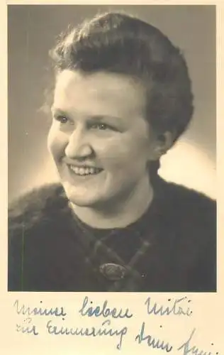 Annonymous persons souvenir photo social history portraits & scenes elegant woman Austria