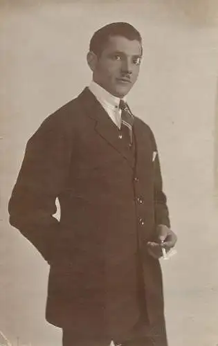 Annonymous persons souvenir photo social history portraits & scenes elegant man