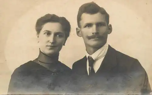 Annonymous persons souvenir photo social history portraits & scenes elegant couple