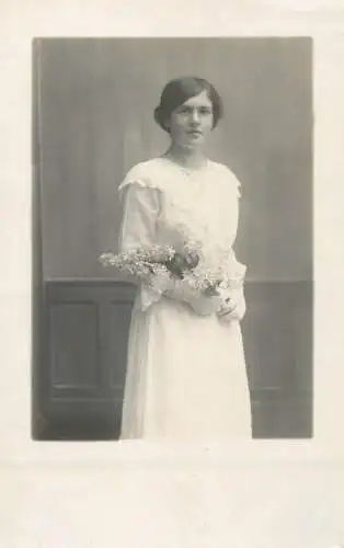 Annonymous persons souvenir photo social history portraits & scenes woman bride costume