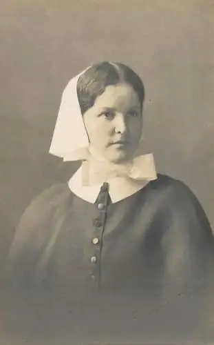 Annonymous persons souvenir photo social history portraits & scenes woman nun costume 1921