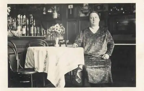 Annonymous persons souvenir photo social history portraits & scenes woman table bar