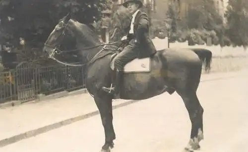 Annonymous persons souvenir photo social history portraits & scenes elegant man on horse
