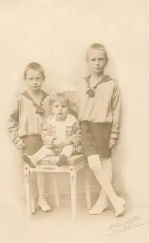 Annonymous persons souvenir photo social history portraits & scenes children navy suits