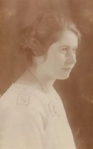 Annonymous persons souvenir photo social history portraits & scenes elegant woman