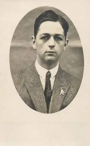 Annonymous persons souvenir photo social history portraits & scenes elegant man portrait