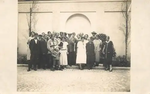 Annonymous persons souvenir photo social history portraits & scenes elegant group