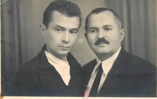 Annonymous persons souvenir photo social history portraits & scenes elegant men moustache