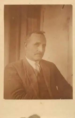 Annonymous persons souvenir photo social history portraits & scenes elegant man moustache