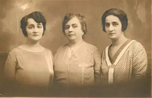 Annonymous persons souvenir photo social history portraits & scenes elegant ladies portrait