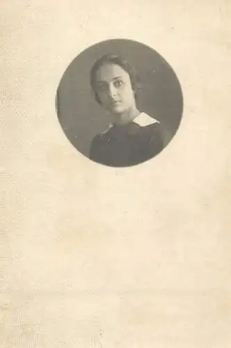 Annonymous persons souvenir photo social history portraits & scenes elegant woman