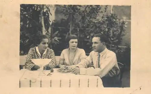 Annonymous persons souvenir photo social history portraits & scenes elegant people at table 1932