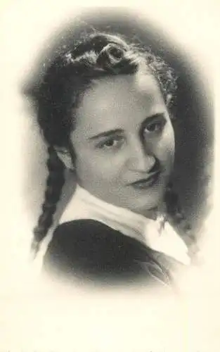 Annonymous persons souvenir photo social history portraits & scenes elegant woman braided hair