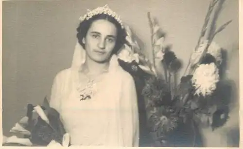 Annonymous persons souvenir photo social history portraits & scenes bride wedding