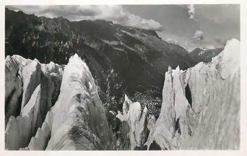 France Chamonix vu des pyramides glacier des Bossons