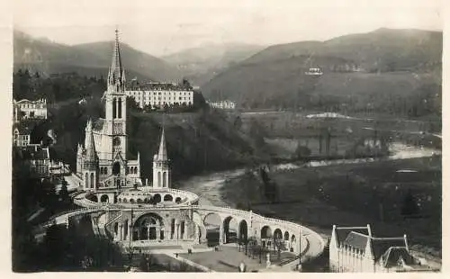 France Lourdes basilique