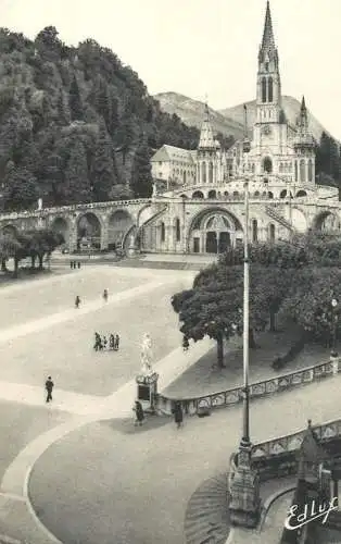 France Lourdes la basilique et l'Esplanade 1956