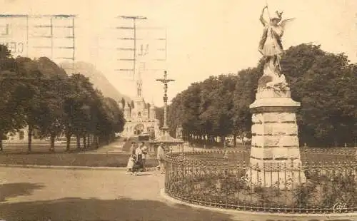France Lourdes Saint Michel la basilique 1952