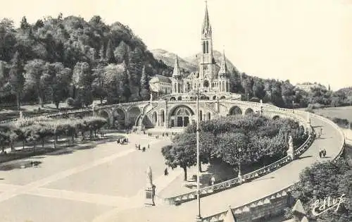 France Lourdes la basilique