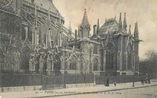 France cpa Paris la sacristie de Notre Dame