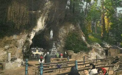 France cpa Lourdes la grotte