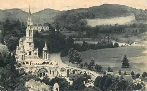 France cpa Lourdes basilique