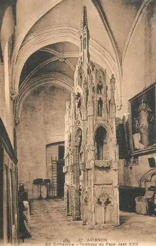 France cpa Avignon la cathedrale tombeau du Pape Jean XXII