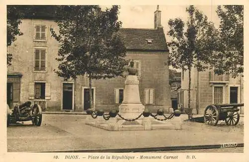 France cpa Dijon Place de la Republique monument Carnot cannon
