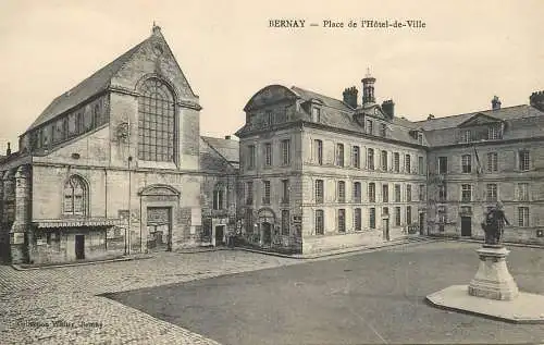 France cpa Bernay place de l'hotel de ville
