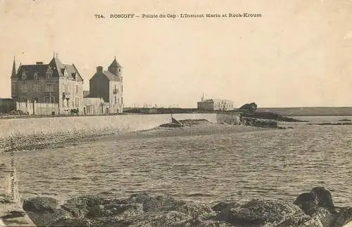 France Roscoff (Finistere) Pointe du Cap L'Institut Marin et Roch-Kroum