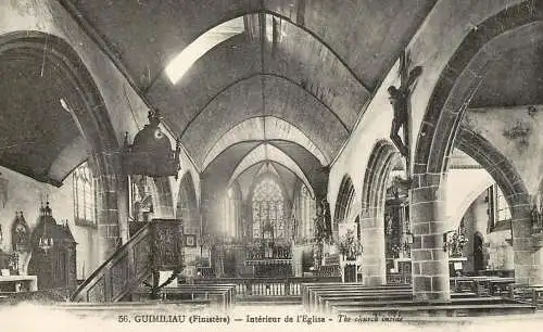 France Guimiliau (Finistere) Eglise vue interieure