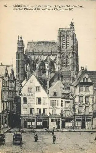 France Abbeville Place St Courbet et Eglise St Vulfran