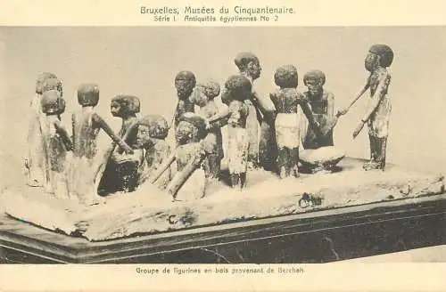 Belgique cpa Brussels musee du Cinquantenaire groupe de figurines en bois de Bercheh