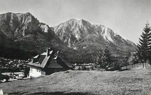 Romania Poiana Tapului vedere spre Muntii Bucegi