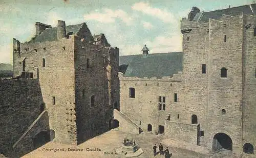 British castles architecture Doune castle courtyard well
