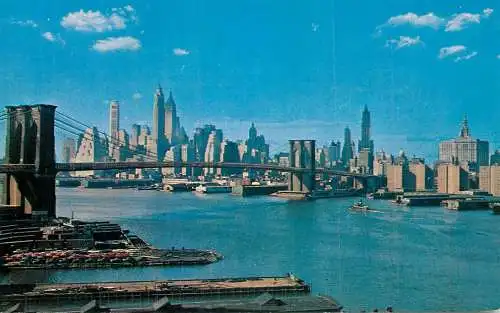 USA New York Lower Manhattan skyline & Brooklyn Bridge