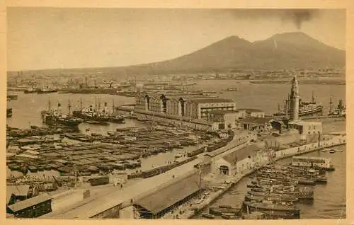Italy Napoli Il Porto con il Vesuvio