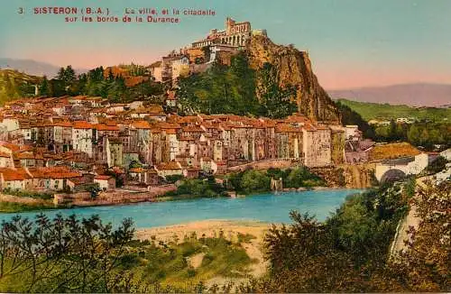 France Sisteron La ville & la citadelle sur les bords de la Durance