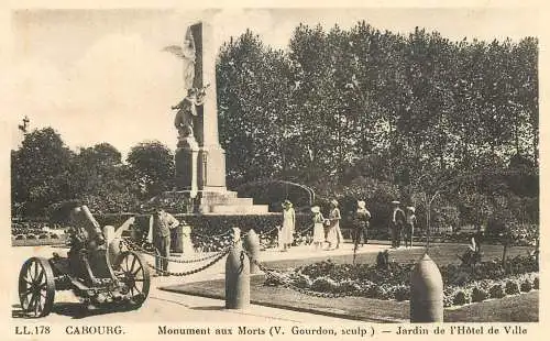 France Cabourg Jardin de l'Hotel de Ville Monument aux Morts (V. Gourdon sculpture)