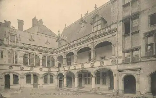 France Blois Cour de l'Hotel d'Halluye