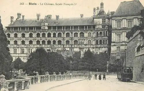 France Blois Le Chateau - facade Francois I