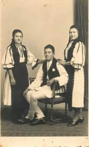 Romania souvenir photo postcard studio fotografic New York Jean Feldman Bucuresti folk types costumes