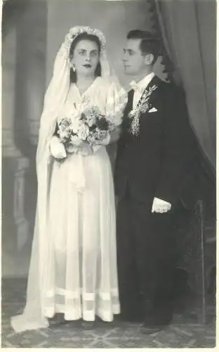 Romania souvenir photo postcard marriage fotograf Turnu-Magurele 1946 bride
