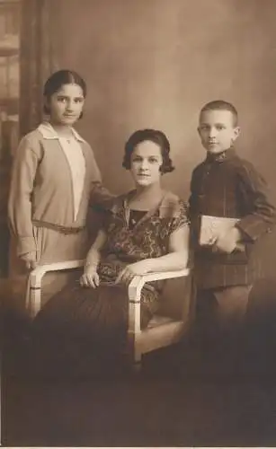 Romania family souvenir photo postcard Craiova 1929