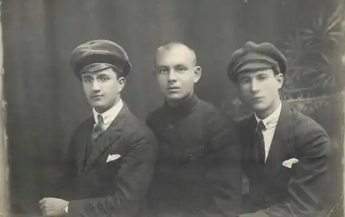 Romanian students souvenir photo postcard Belgrade 1920